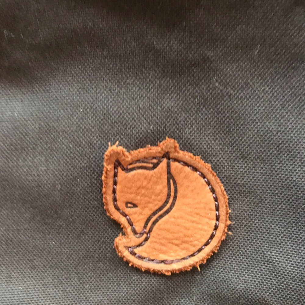Fjallraven tote no 1 black converts to backpack - Picture 6 of 7
